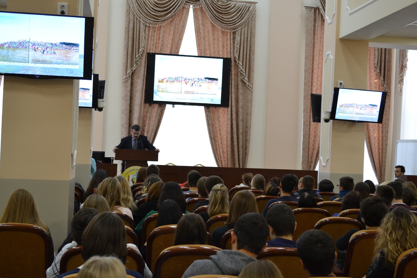 9 октября студенты ФВТ приняли участие в открытии цикла публичных научно-популярных лекций ведущих ученых вуза.